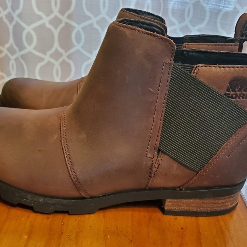 NWT Sorel Emelie Chelsea Boots Size 9 - Picture 4 of 8